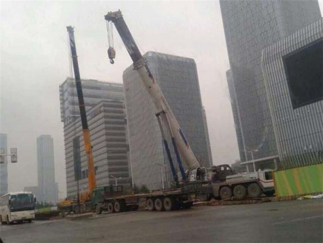 广河县25吨吊车能吊多重设备？