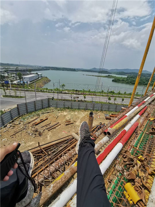 广河县作业中发生设备损坏或人员意外，责任怎么划分？